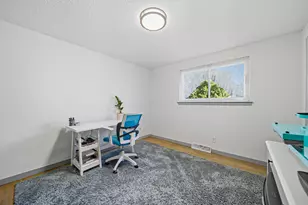 2627 Hubbell Rd, Columbus, OH 43232 - Photo 16