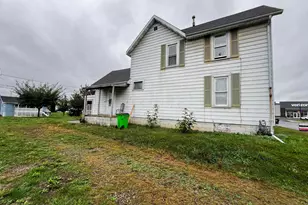 227 Pine St, Coshocton, OH 43812 - Photo 1