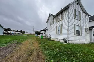 227 Pine St, Coshocton, OH 43812 - Photo 2