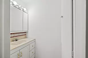 631 Dlyn St, Columbus, OH 43228 - Photo 18