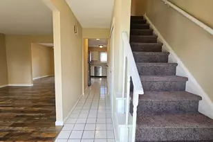 117 Stornoway Dr E, Columbus, OH 43213 - Photo 2