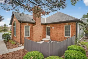 2585 Trottersway Dr, Columbus, OH 43235 - Photo 2