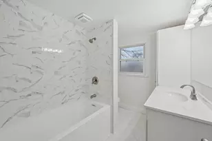 218 Darbyhurst Rd, Columbus, OH 43228 - Photo 22