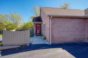 1948 S Farmbrook Creek S, Grove City, OH 43123 - Photo 4