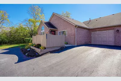 1948 S Farmbrook Creek S #7, Grove City, OH 43123 - Photo 2