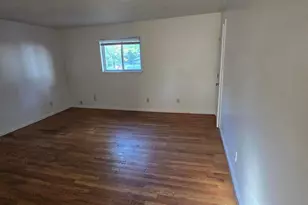 497 E Oakland Ave, Columbus, OH 43202 - Photo 2