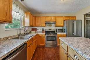 1278 Lieutenant Dr, Galloway, OH 43119 - Photo 2