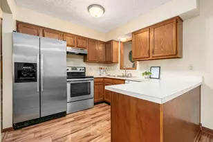 3894 Maidens Larne Dr, Columbus, OH 43221 - Photo 8