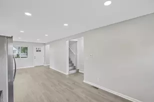 2453 McGuffey Rd, Columbus, OH 43211 - Photo 16