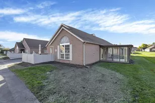 4997 Meadow Run Dr, Hilliard, OH 43026 - Photo 2
