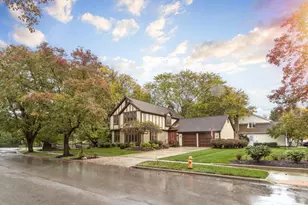 1041 Rosebank Dr, Columbus, OH 43235 - Photo 2