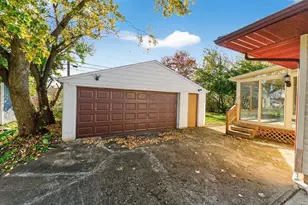 2579 Eakin Rd, Columbus, OH 43204 - Photo 6
