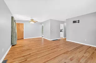 2579 Eakin Rd, Columbus, OH 43204 - Photo 12