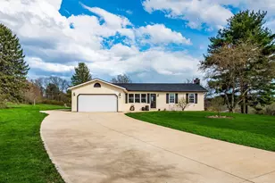 132 North Ct, Thornville, OH 43076 - Photo 2
