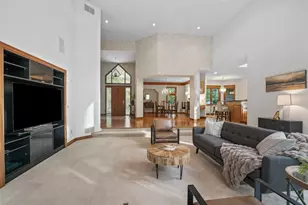 3055 Carriage Ln, Columbus, OH 43221 - Photo 10