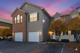 810 Mystic Pointe Dr, Lewis Center, OH 43035 - Photo 2