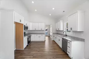 517 E Chillicothe Ave, Bellefontaine, OH 43311 - Photo 4