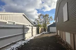 3997 Briggs Rd, Columbus, OH 43228 - Photo 4