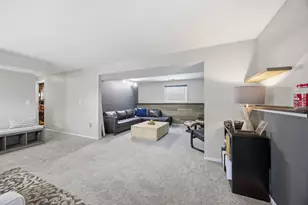 2051 Tuckaway Ct, Columbus, OH 43228 - Photo 26