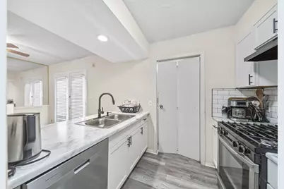 2425 Mason Village Court, Columbus, OH 43232 - Photo 12