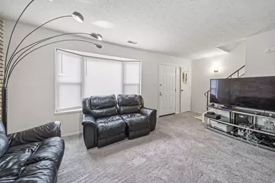 2425 Mason Village Court, Columbus, OH 43232 - Photo 10