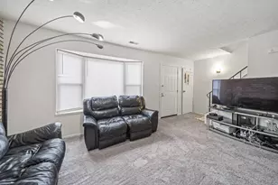 2425 Mason Village Ct, Columbus, OH 43232 - Photo 10