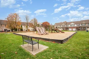 636 Grove Cir, Columbus, OH 43230 - Photo 24