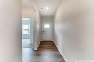 5760 Orch Lks Trl Dr, Canal Winchester, OH 43110 - Photo 2