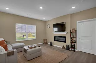 272 Mannaseh Dr W, Granville, OH 43023 - Photo 4