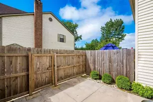 5297 Brandy Oaks Ln, Columbus, OH 43220 - Photo 2