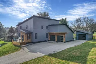 1470 Hillbrook Dr NE, Lancaster, OH 43130 - Photo 2