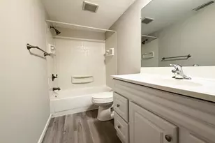 4710 Charecote Ln, Columbus, OH 43220 - Photo 10