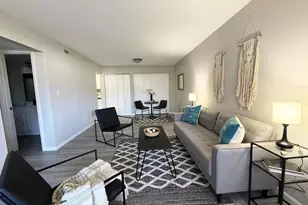 4710 Charecote Ln, Columbus, OH 43220 - Photo 4