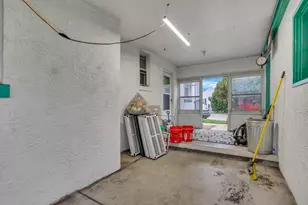 527 N Hague Ave, Columbus, OH 43204 - Photo 36