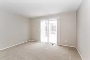 2980 Blue Moon Dr, Columbus, OH 43232 - Photo 4