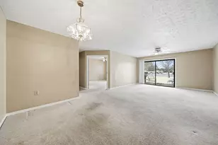 6755 Meadow Creek Dr, Columbus, OH 43235 - Photo 6