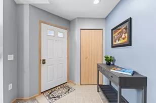 5758 Willow Lake Dr, Grove City, OH 43123 - Photo 4