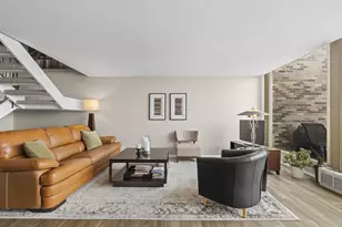 1000 Urlin Ave, Columbus, OH 43212 - Photo 12