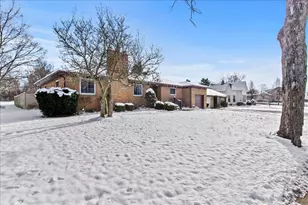 216 N Hayes St, Bellefontaine, OH 43311 - Photo 2