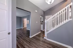 2706 Maywood Rd, Columbus, OH 43232 - Photo 4