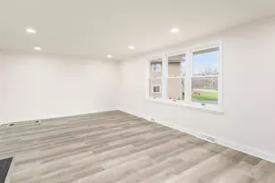 325 Starrett Ct, Columbus, OH 43214 - Photo 6