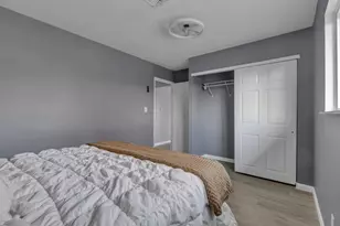 1945 Riverdale Rd, Columbus, OH 43232 - Photo 12