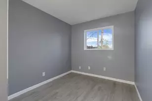 1945 Riverdale Rd, Columbus, OH 43232 - Photo 16