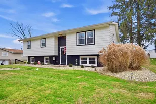 170 Treehouse Ln, Zanesville, OH 43701 - Photo 2