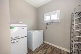 519 Locust St, Coshocton, OH 43812 - Photo 14