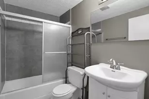 3829 Charbonnett Ct, Columbus, OH 43232 - Photo 10