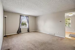 3487 Alfred Ct, Columbus, OH 43221 - Photo 10
