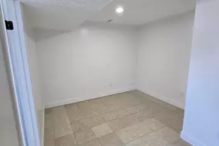 2626 Diane Pl, Columbus, OH 43207 - Photo 22