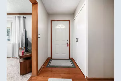 2056 Fincastle Court, Columbus, OH 43235 - Photo 2