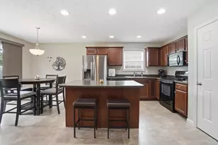 1728 Hunters Ridge Dr, Troy, OH 45373 - Photo 12